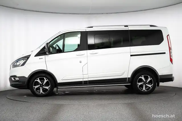 Ford Tourneo Custom view 3
