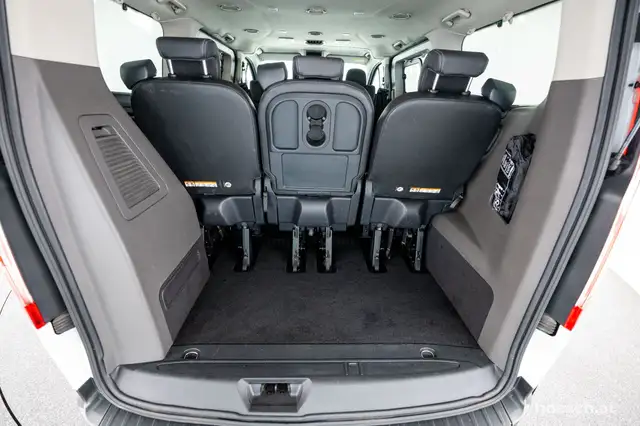Ford Tourneo Custom view 9