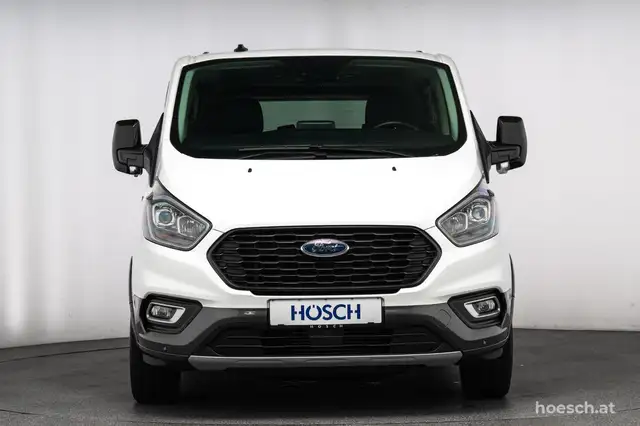 Ford Tourneo Custom view 2