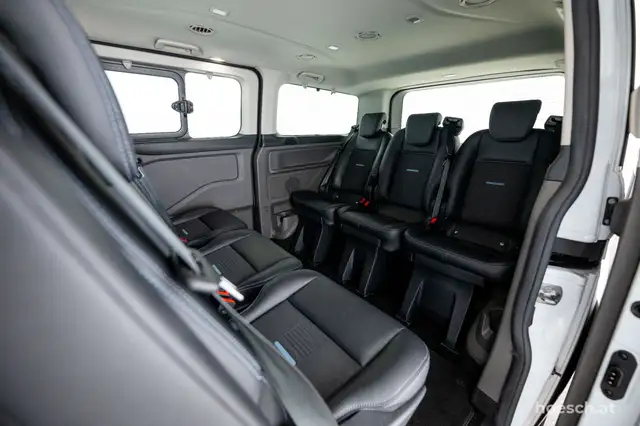 Ford Tourneo Custom view 7