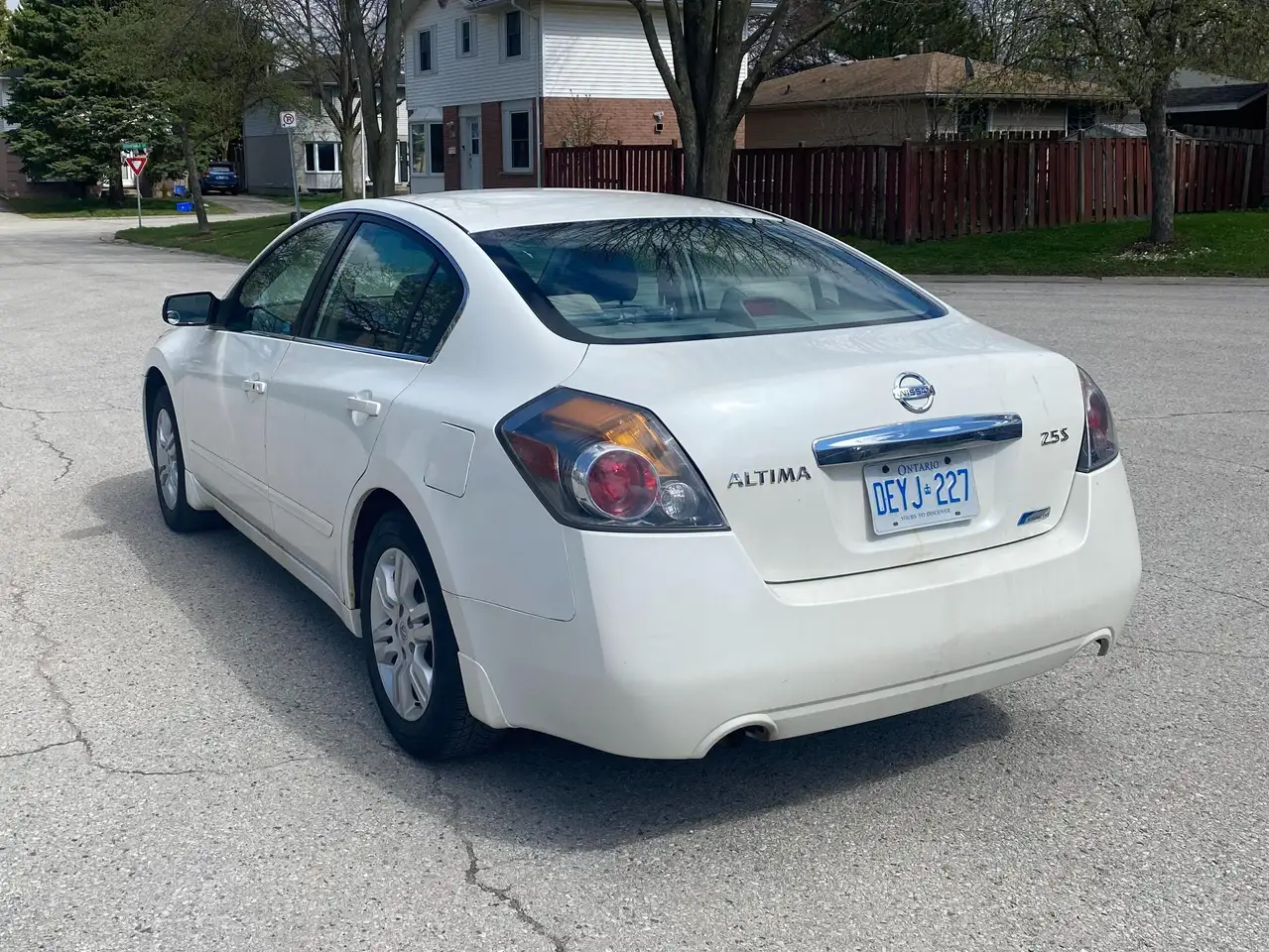 Nissan Altima снимка Nissan Altima