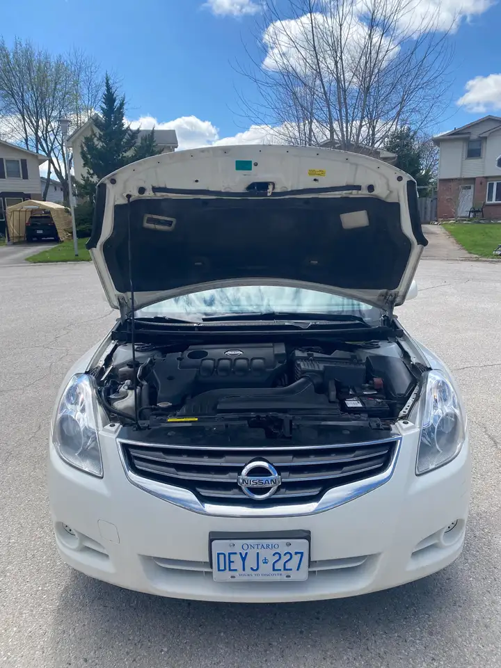 Nissan Altima снимка Nissan Altima