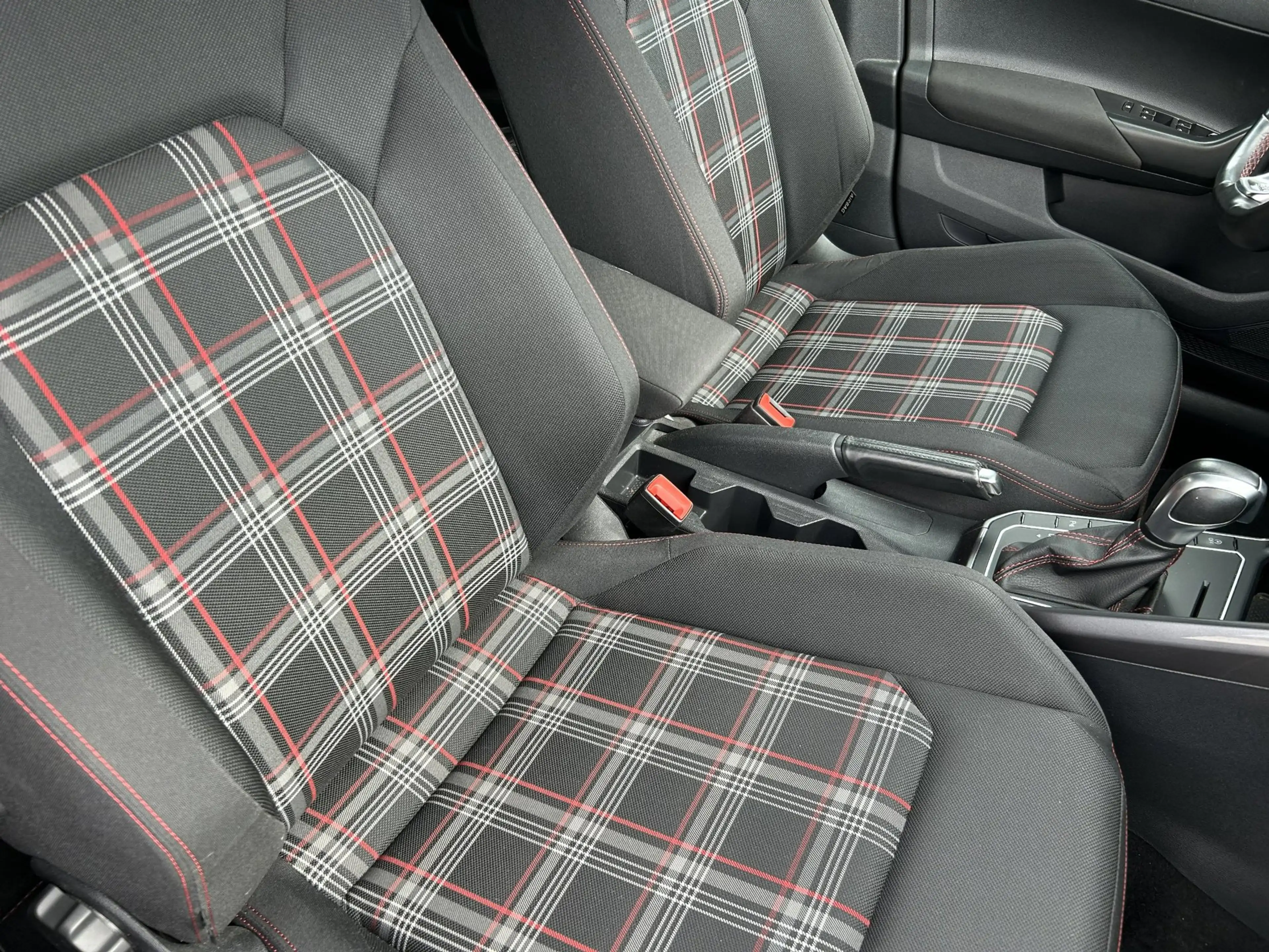 Volkswagen Polo GTI 2.0 TSI — photo 15