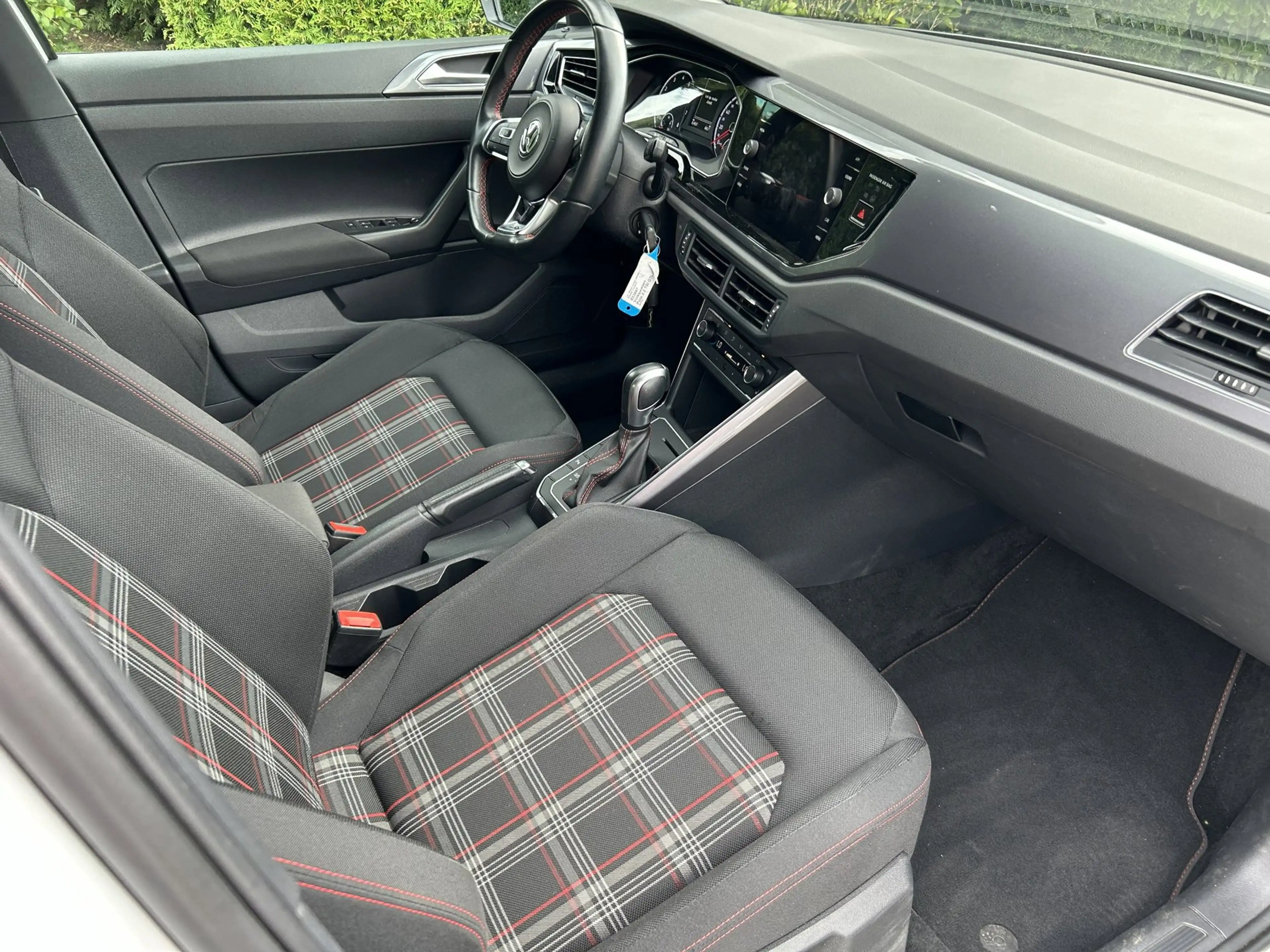 Volkswagen Polo GTI 2.0 TSI — photo 13