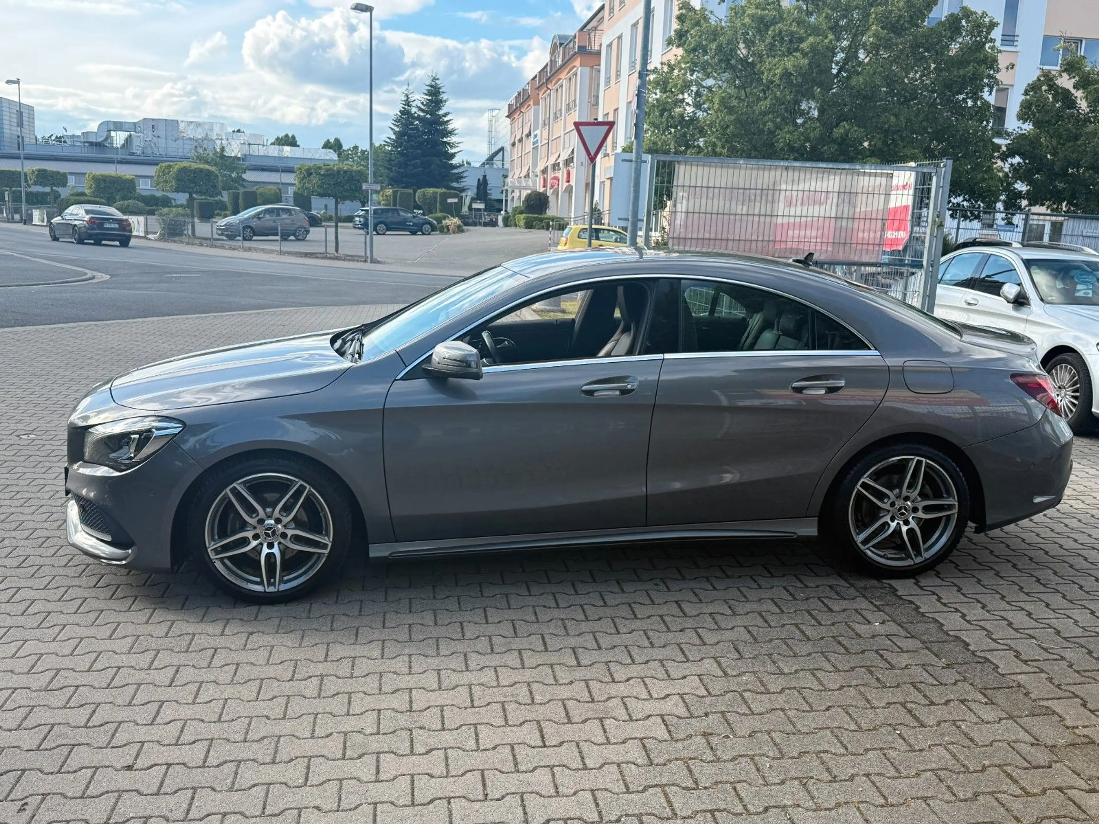 Mercedes-Benz CLA 200 CLA 200*AMG*-SPORT-PAKET*LEDER*NAVI*LED* — photo 4