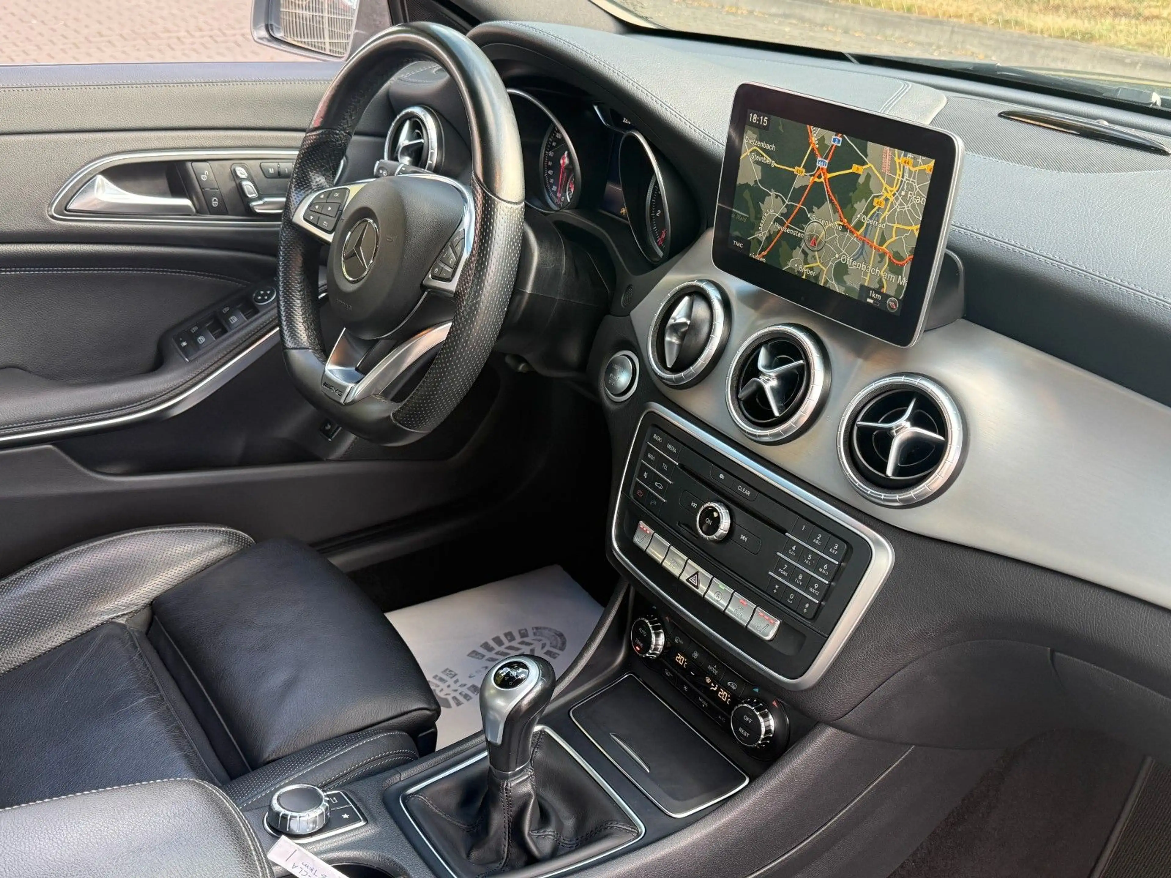 Mercedes-Benz CLA 200 CLA 200*AMG*-SPORT-PAKET*LEDER*NAVI*LED* — photo 11