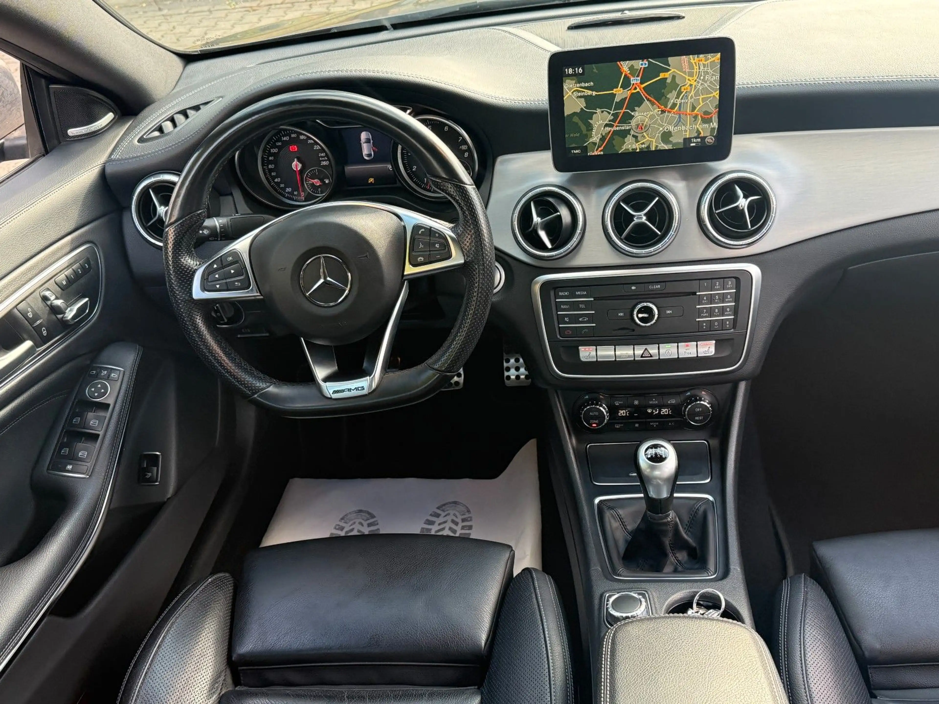 Mercedes-Benz CLA 200 CLA 200*AMG*-SPORT-PAKET*LEDER*NAVI*LED* — photo 13