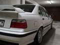 BMW 318 318is Racing White - thumbnail 2