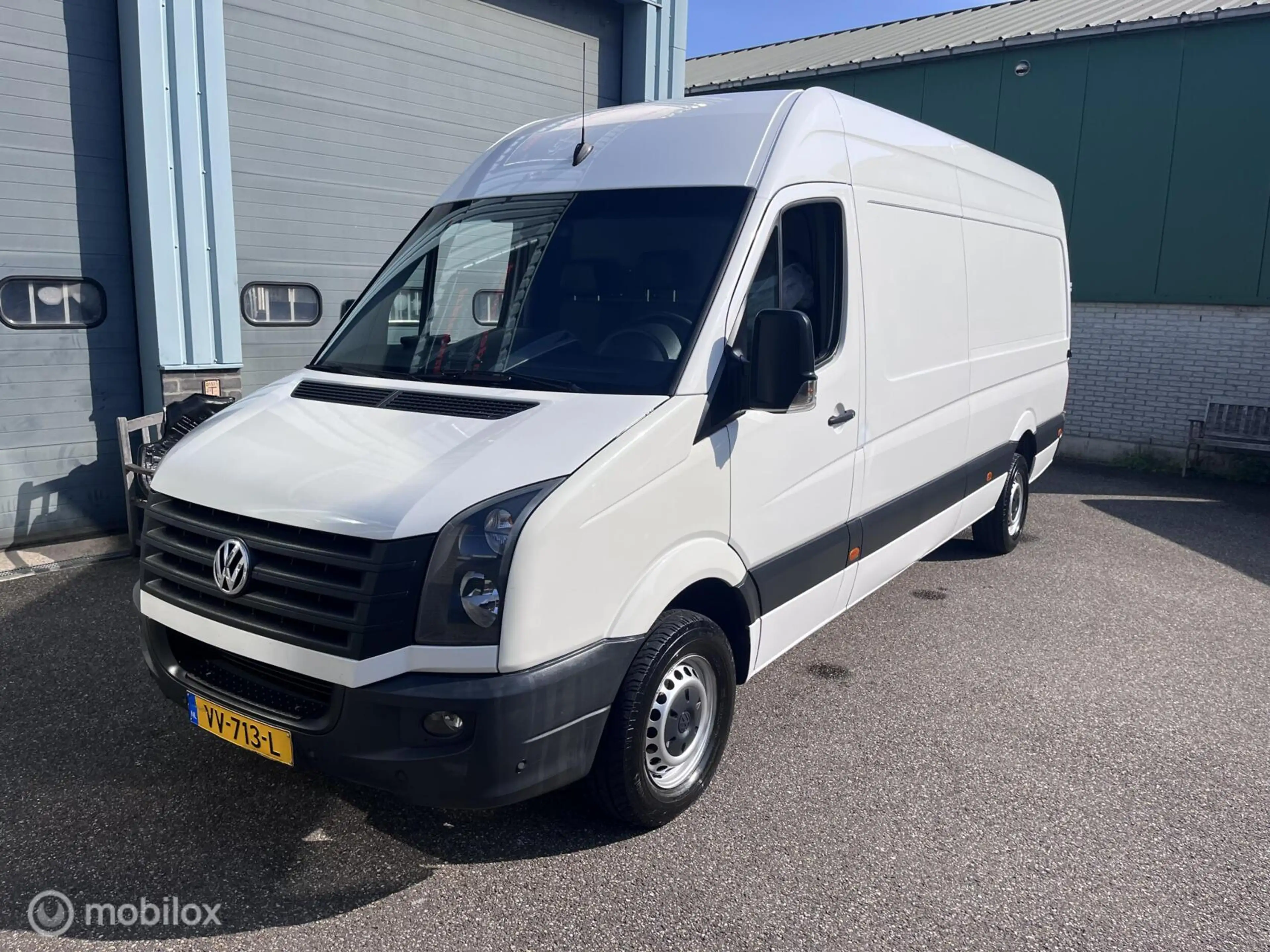 Volkswagen Crafter 35 2.0 TDI Maxi XXL — photo 2
