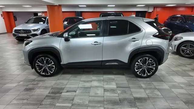 Toyota Yaris Cross view 3