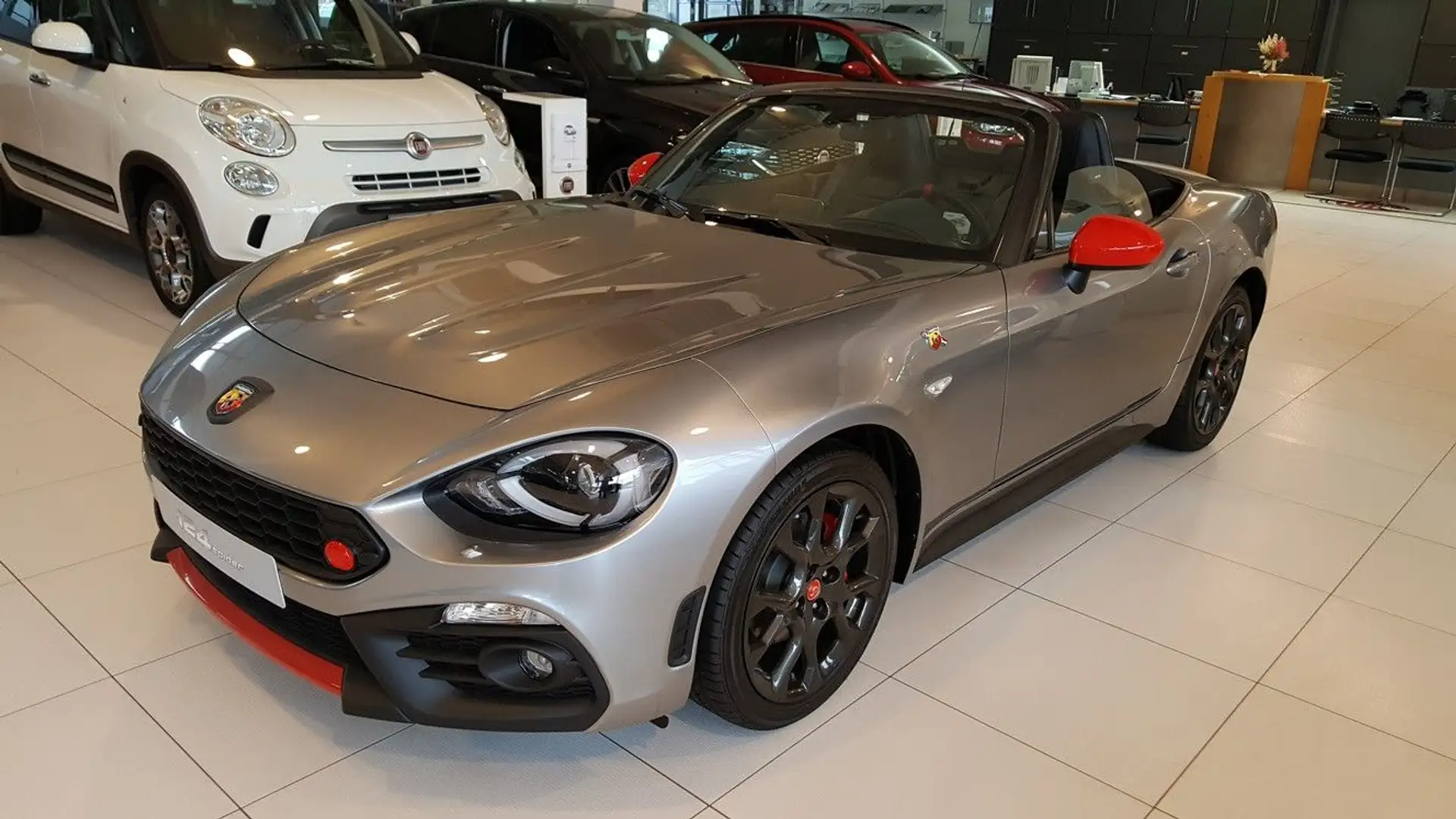 Abarth 124 Spider 1.4 MultiAir Turbo 170PS AUTOMATIK Grau - 2