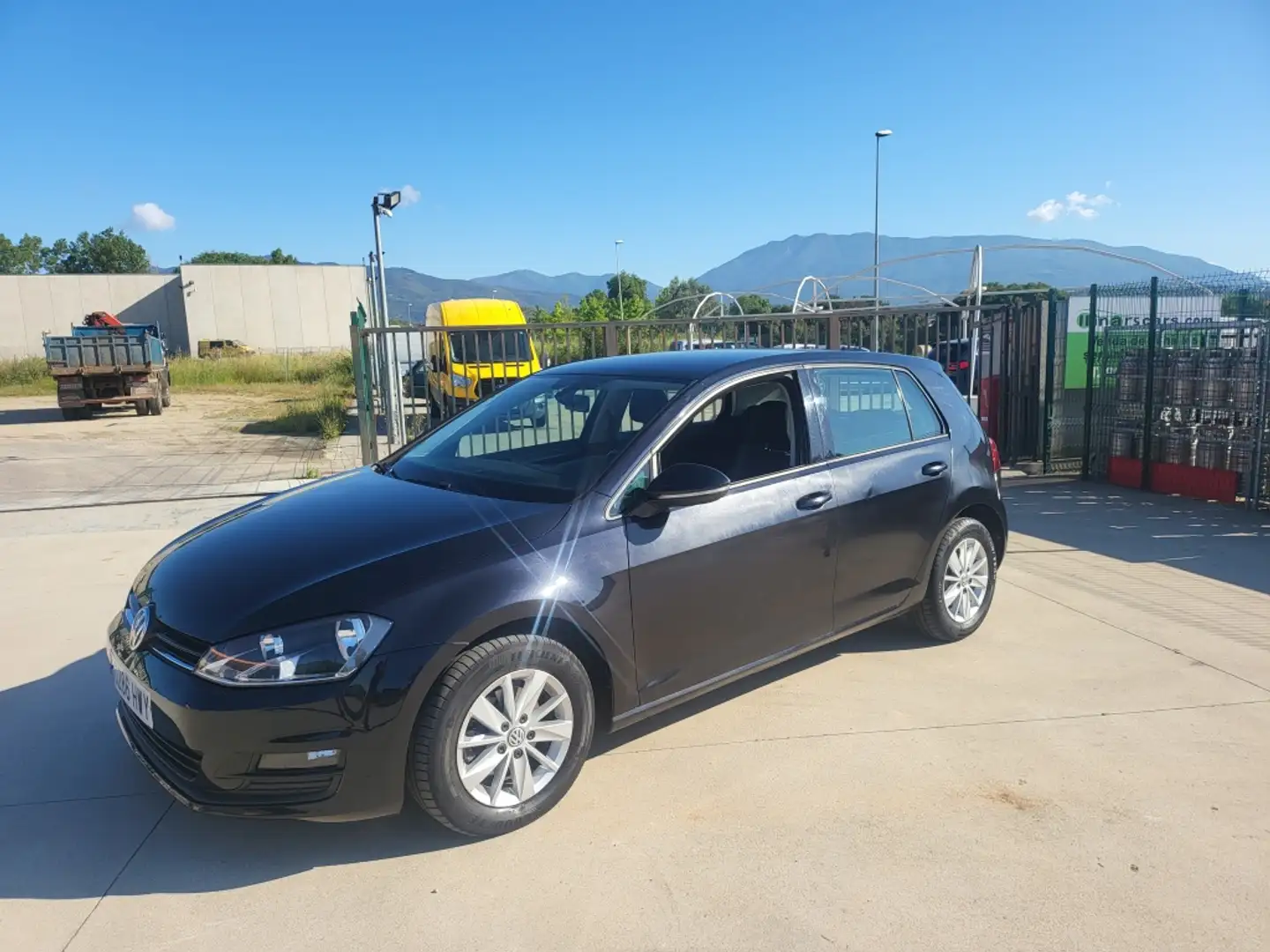Volkswagen Golf 1.6TDI CR BMT Advance DSG 105 Zwart - 1