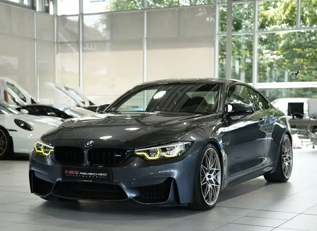 BMW M4 view 6