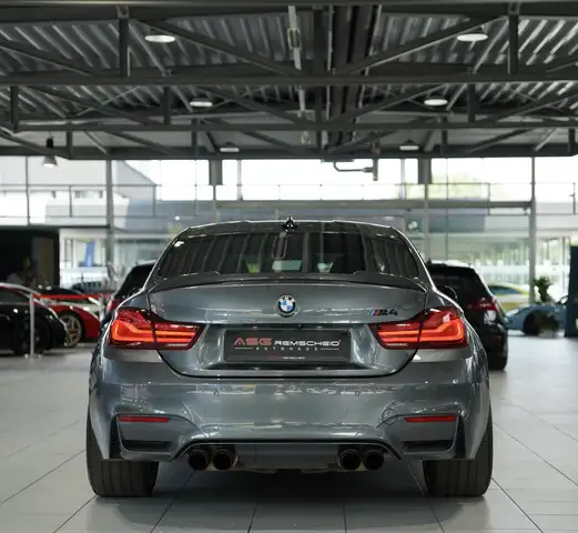 BMW M4 view 9