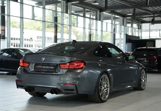 BMW M4 view 8