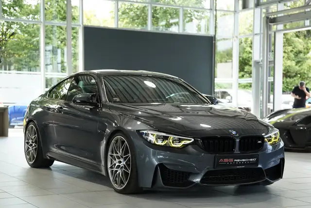 BMW M4 view 5