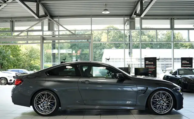 BMW M4 view 7