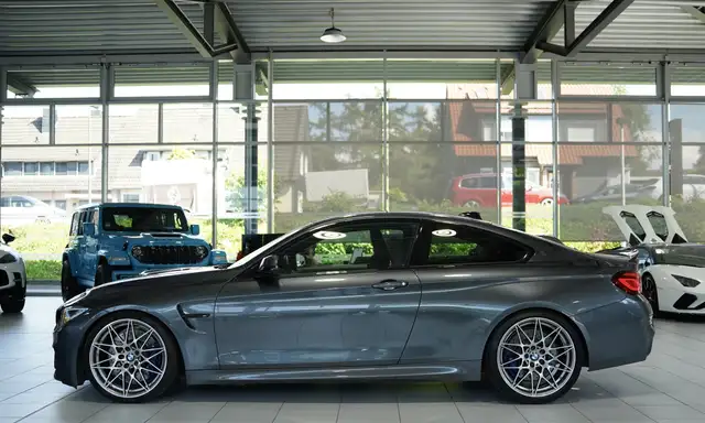 BMW M4 view 11