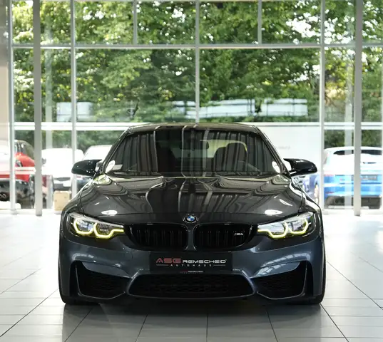 BMW M4 view 4