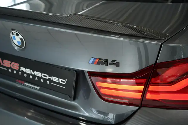 BMW M4 view 12