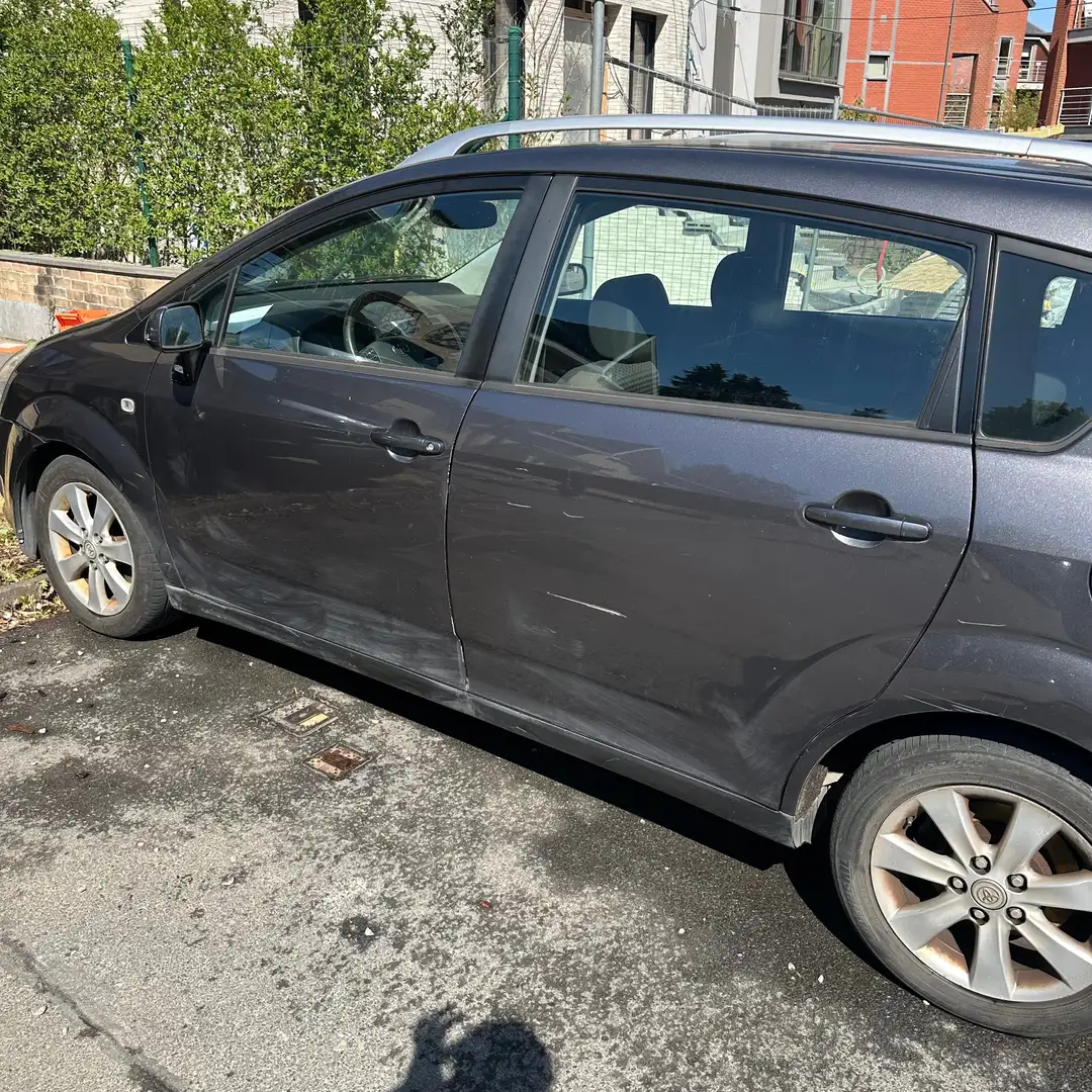 Toyota Corolla Verso 2.2 Turbo D4D 16v Tribe Grijs - 2