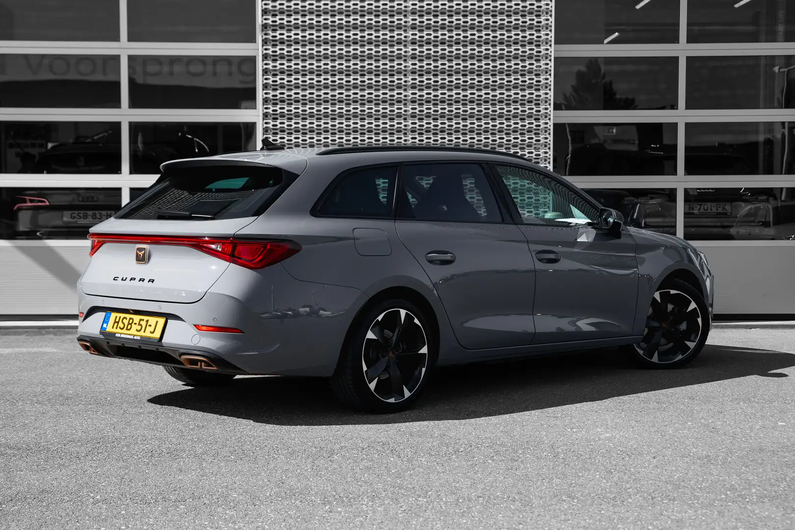 CUPRA Leon Sportstourer 1.4 e-Hybrid 245pk Essential | Camera Grijs - 2