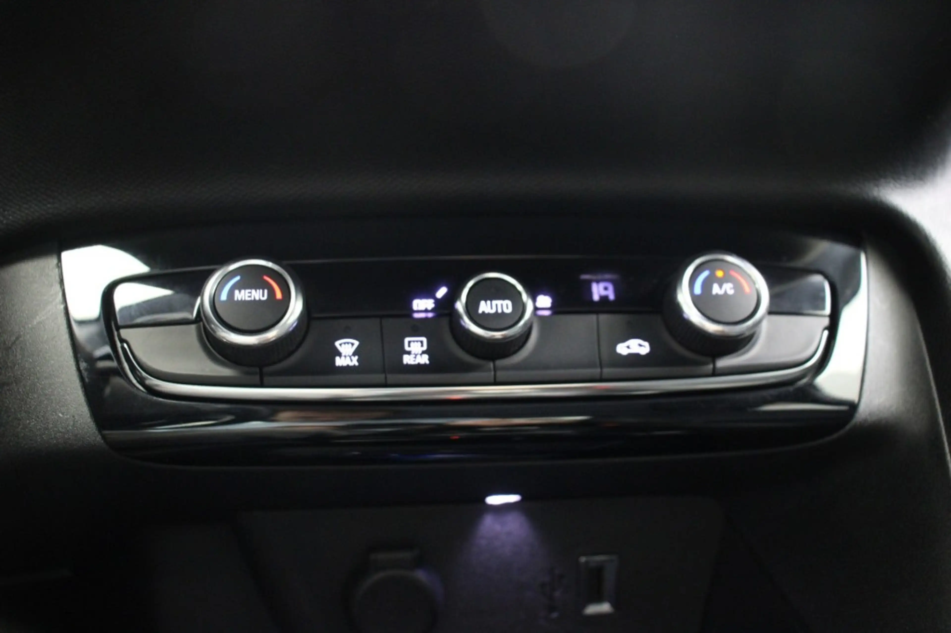 Opel Corsa-e Elegance 50 kWh - Carplay, Camera, Cruise, Clima, — photo 9