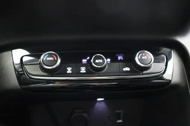 Opel Corsa-E view 9
