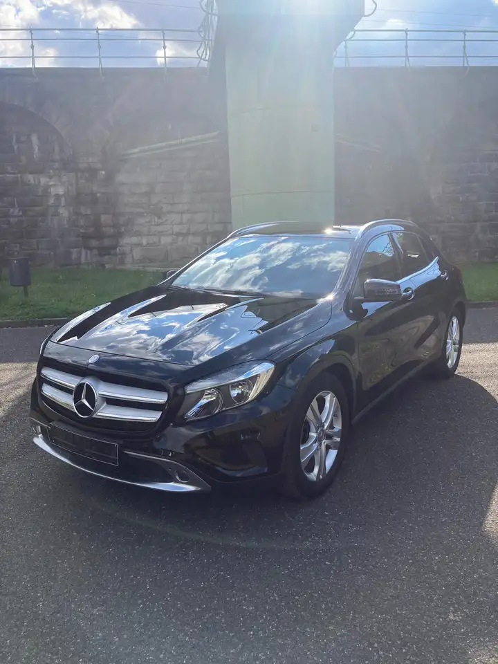 Mercedes-Benz GLA 220