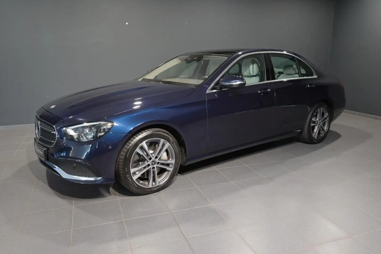 Mercedes-Benz E 400 d 4M AVANTGARDE/LED/PANO/SOUND/DISTRO/SHZ Bleu - 1