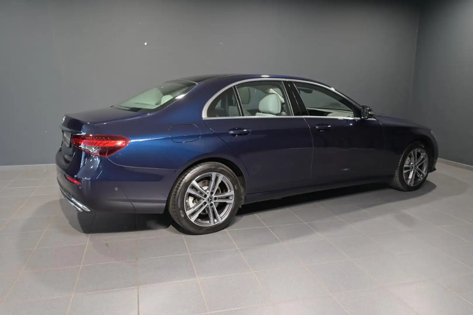 Mercedes-Benz E 400 d 4M AVANTGARDE/LED/PANO/SOUND/DISTRO/SHZ Bleu - 2