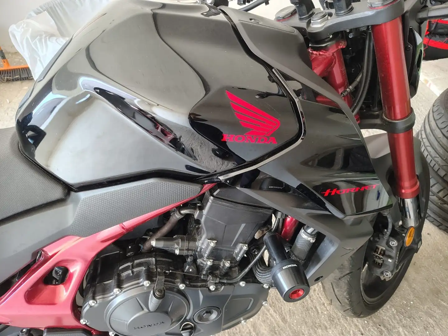 Honda Hornet Nero - 1