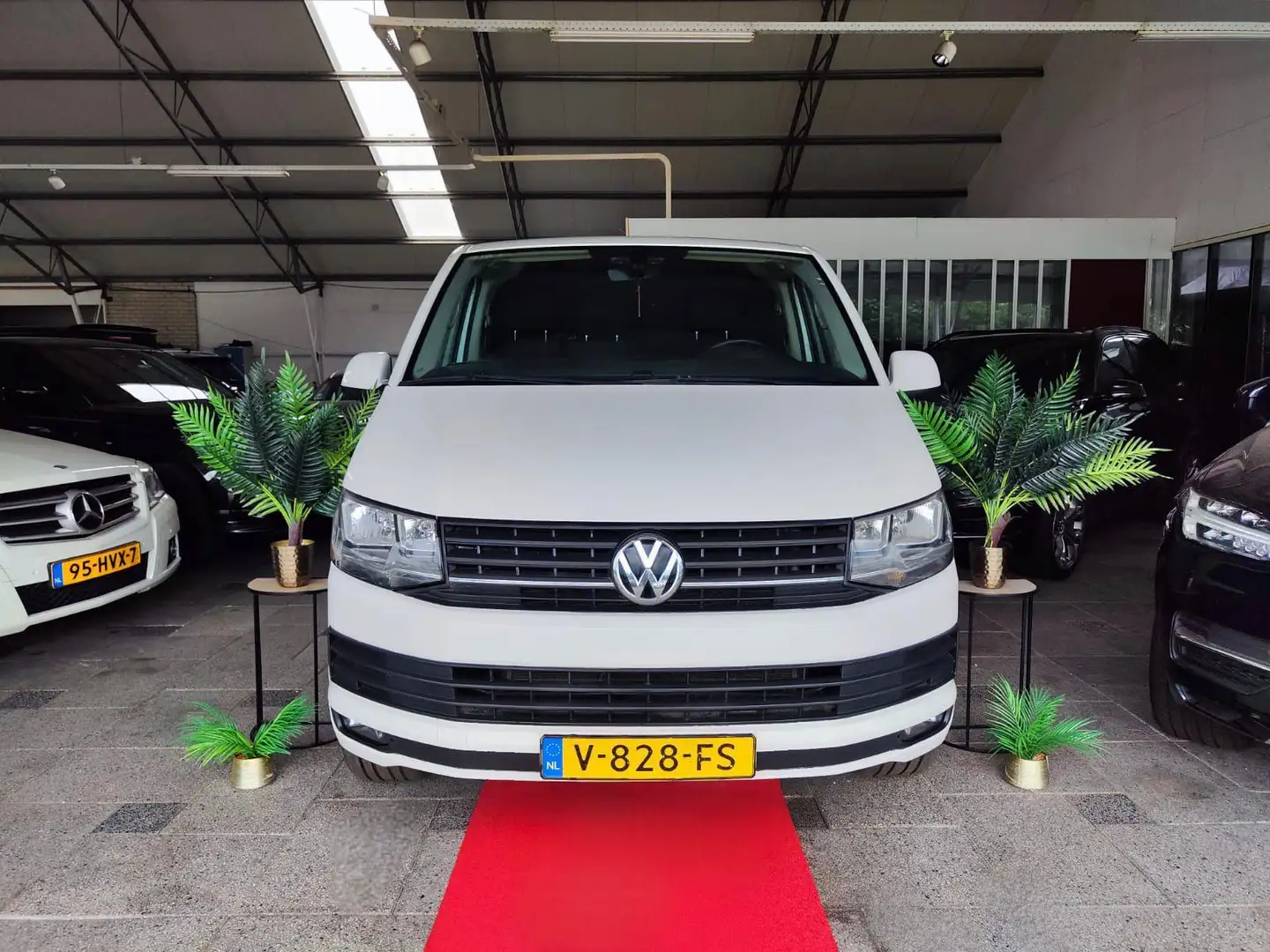 Volkswagen Transporter 2.0 TDI AUT L2H2 Highline 2017! - 1