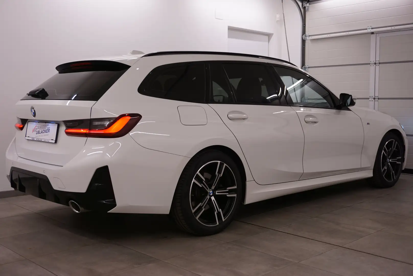 BMW 318 d M Sport // Abstandstempomat // Weiß - 2