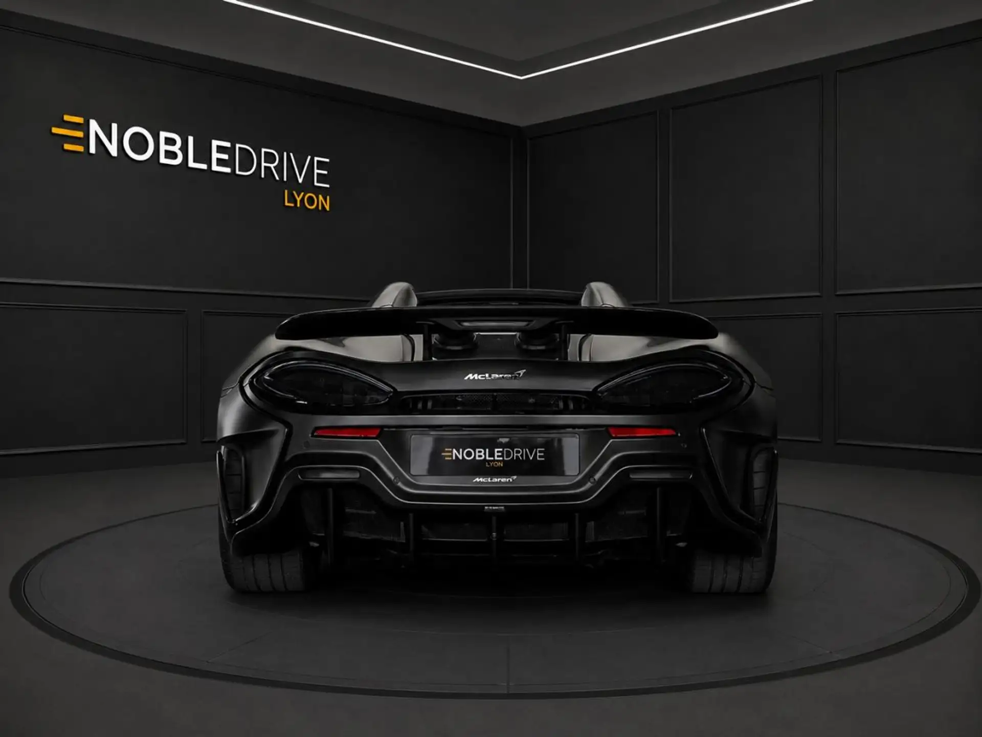 맥라렌 600LT Spider 2019 검정 사진 3