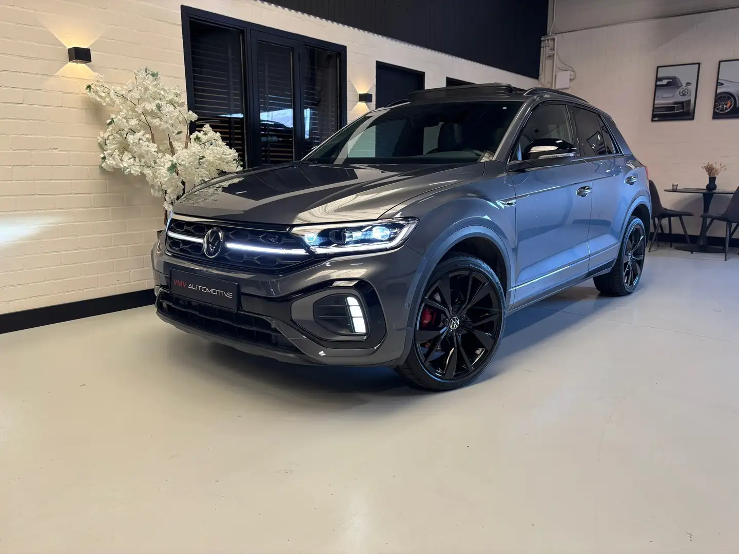 Volkswagen T-Roc 1.5 TSI 3x R-Line Business |Pano|IQ - Light|Ledbar Grijs - 1