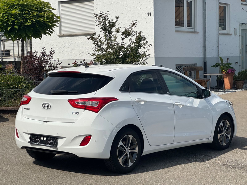 Hyundai i30 blue Passion 1.6*GARANTIE*TEMPOMAT*SZH*PDC* — photo 8