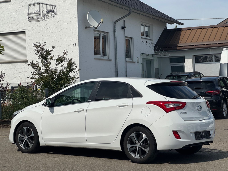 Hyundai i30 blue Passion 1.6*GARANTIE*TEMPOMAT*SZH*PDC* — photo 3