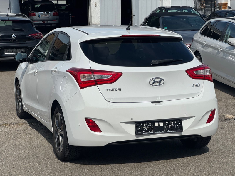 Hyundai i30 blue Passion 1.6*GARANTIE*TEMPOMAT*SZH*PDC* — photo 6