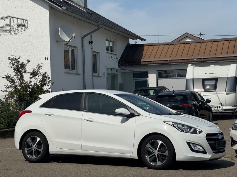 Hyundai i30 blue Passion 1.6*GARANTIE*TEMPOMAT*SZH*PDC* — photo 2