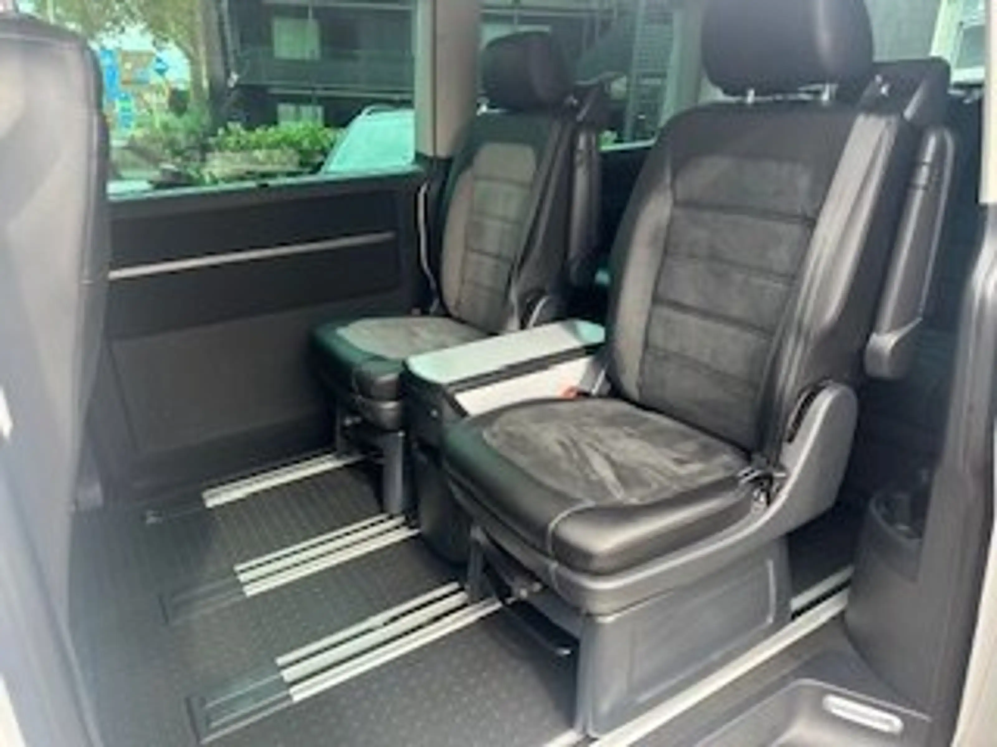 Volkswagen T6.1 Multivan Multivan Generation Six 4MOTION — photo 9