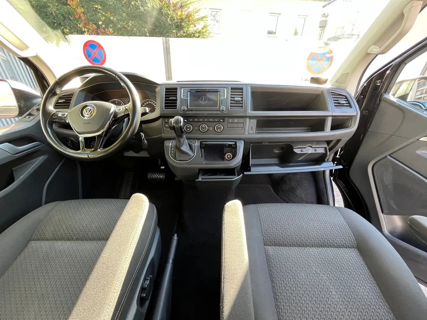 Volkswagen T6 Multivan Multivan Trendline 2,0 TDI 4Motion DSG Trendline Schwarz - 2