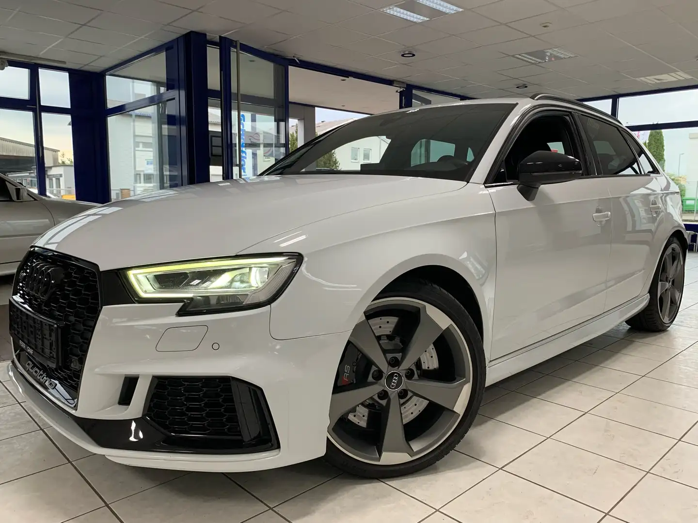 Audi RS3 2.5 TFSI quattro volldigitales Cockpit Vmax 280kmh Weiß - 1