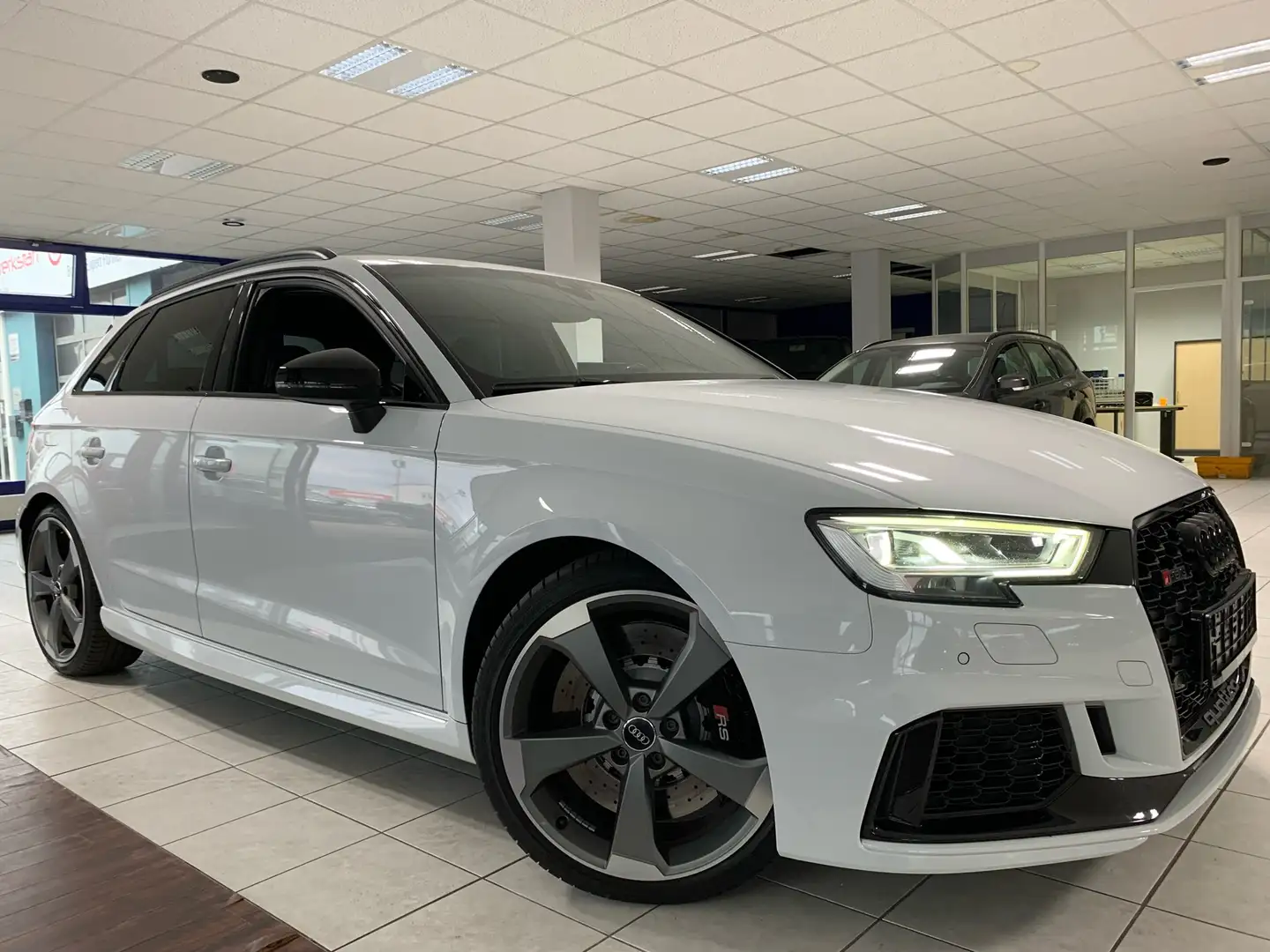 Audi RS3 2.5 TFSI quattro volldigitales Cockpit Vmax 280kmh Weiß - 2