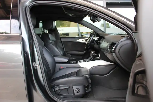 Audi A6 view 6