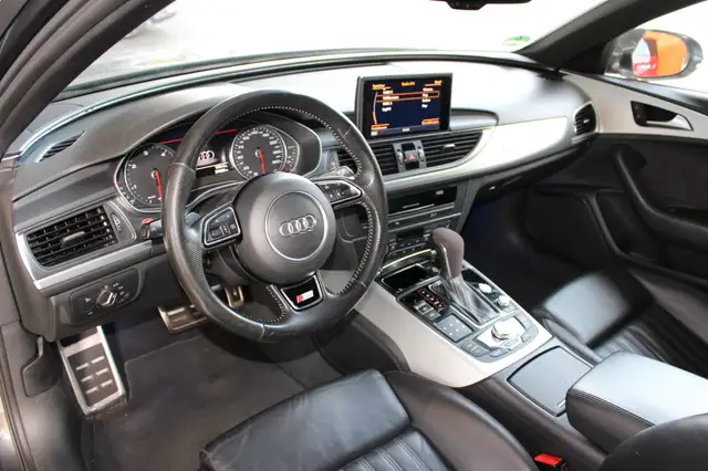 Audi A6 view 12