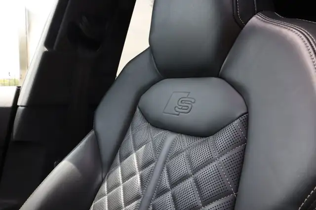 Audi Q8 view 15