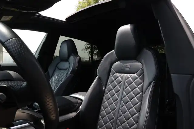Audi Q8 view 14