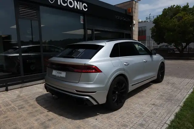 Audi Q8 view 5