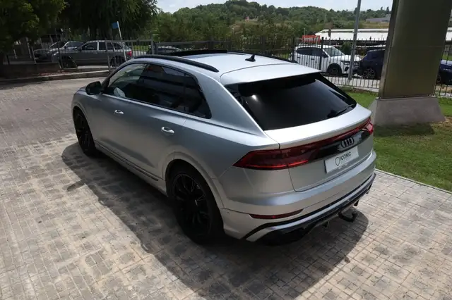 Audi Q8 view 8